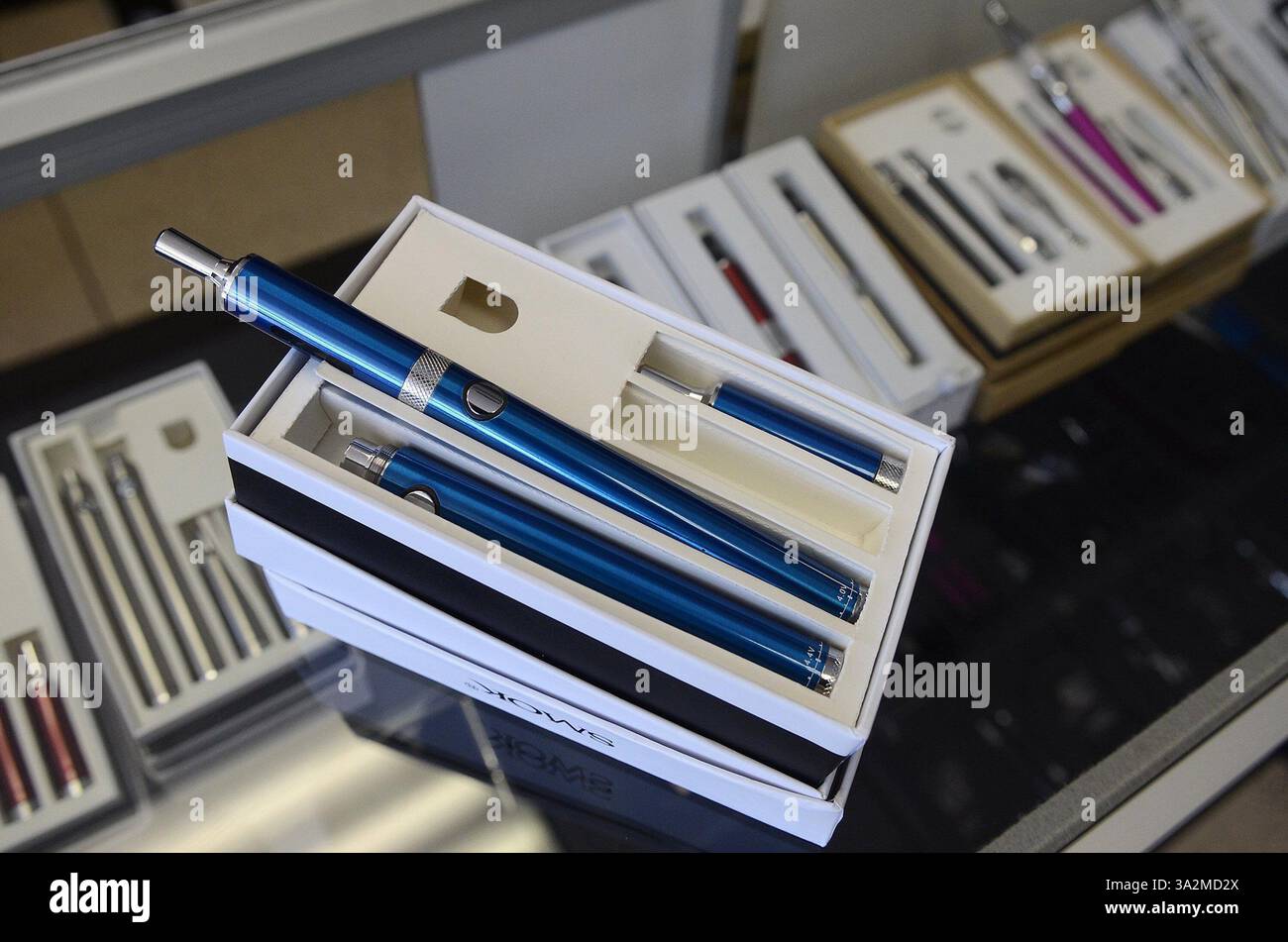 MOORESVILLE, NC, USA-JUNE 19, 2019: A new COSTCO store is preparing to open Stock Photo - Alamy MOORESVILLE, NC, USA-JUNE 19, 2019: A new COSTCO store is preparing to open Stock Photo - Alamy