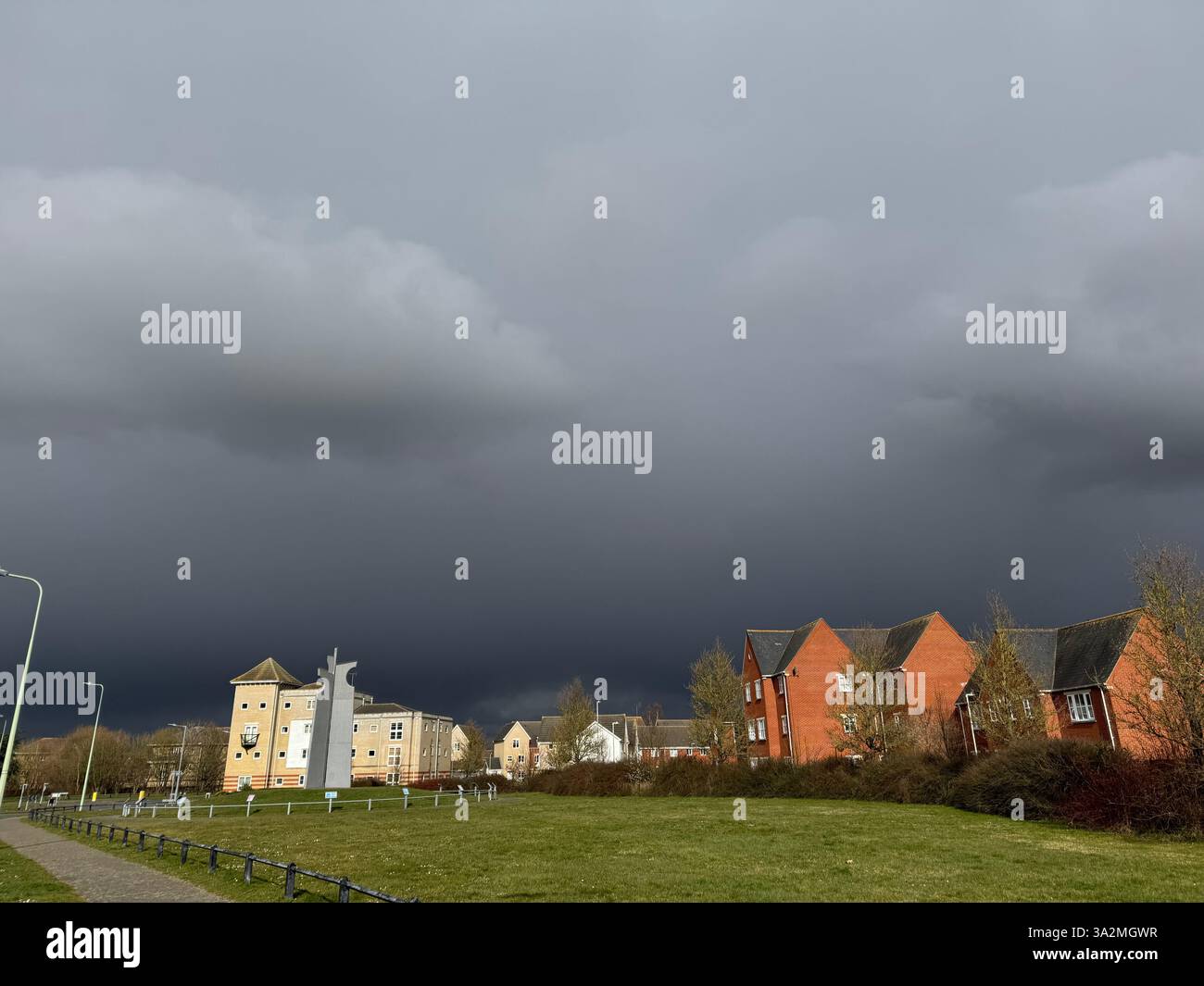 Kesgrave, Suffolk - 13 March 2025 : Dark stormy skies overhead before the rain begins. Stock Photo