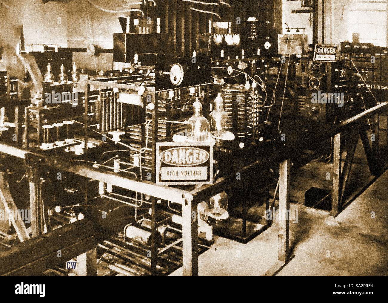 1924 - An old photo of the 1st European high-power broadcast transmitter (later Daventry 5xx) at the Marconi works in Daventry, UK Stock Photo