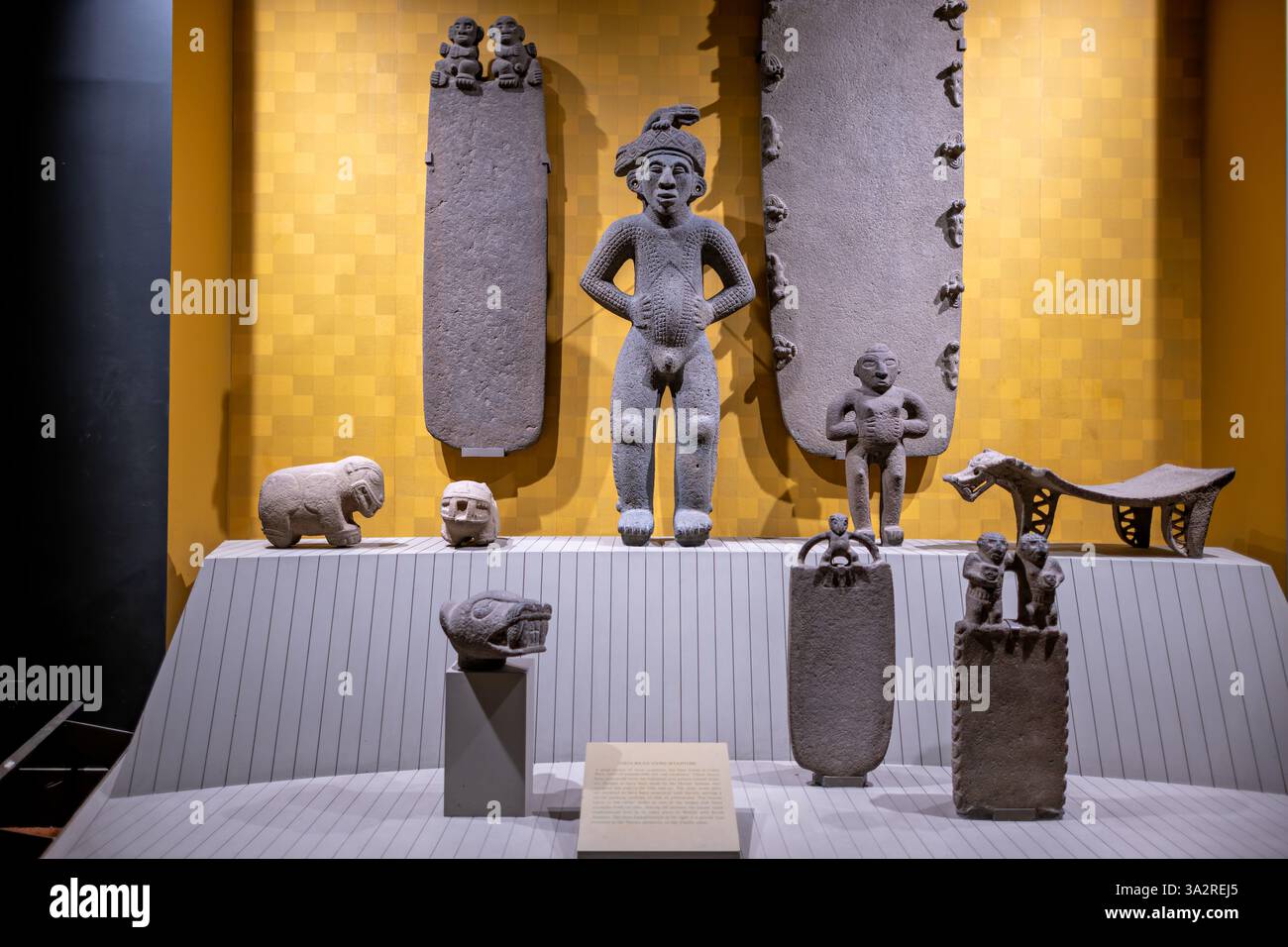 Costa rican stone figures hi-res stock photography and images - Alamy