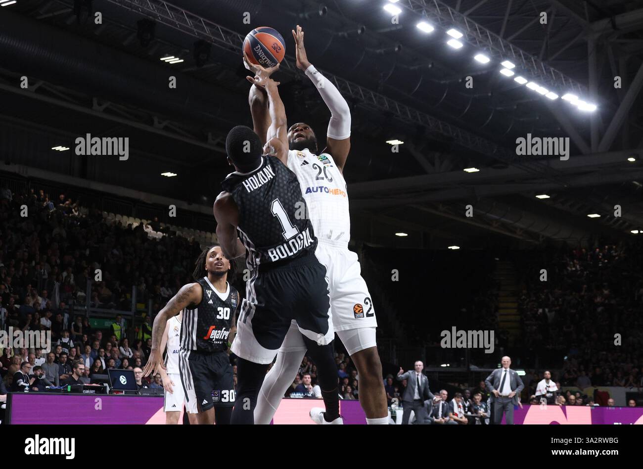 Bruno Fernando (Real Madrid) in action thwarted by Justin Holiday ...