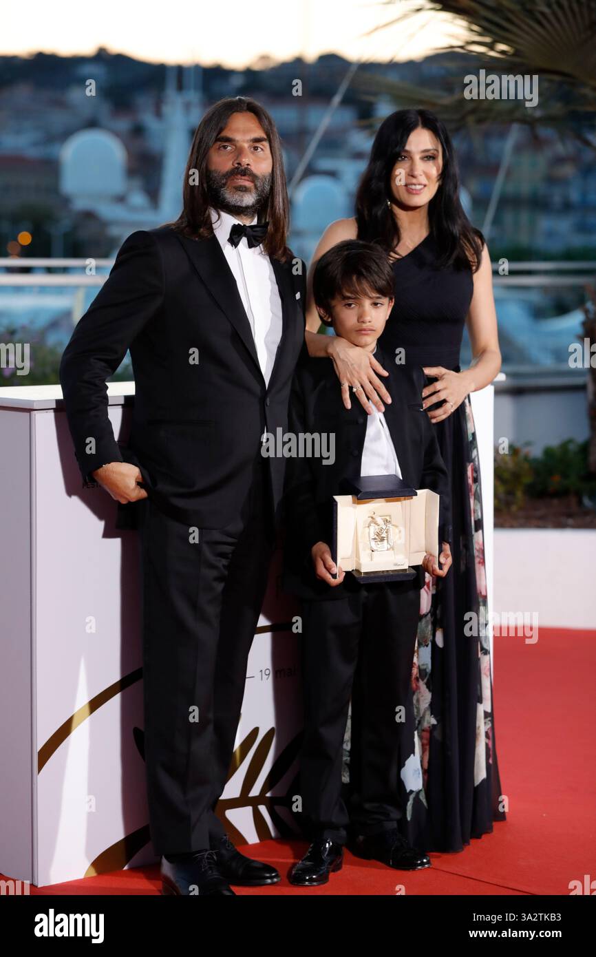Stars sit front row during Paris Fashion Week – New York Daily News, image size:866x1390