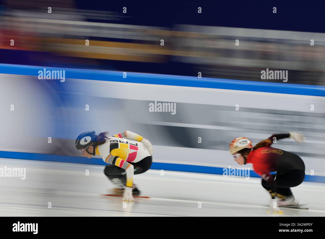 Jing Ru Yang Belgium's Hanne Desmet, left and China's Yang Jingru compete during a ...