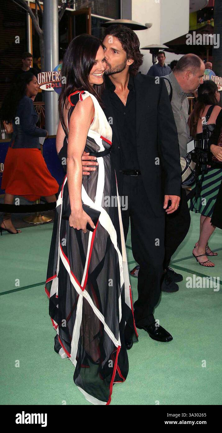 June 17, 2003 - Hollywood, CA, USA - ERIC BANA AND WIFE REBECCA -..THE ...