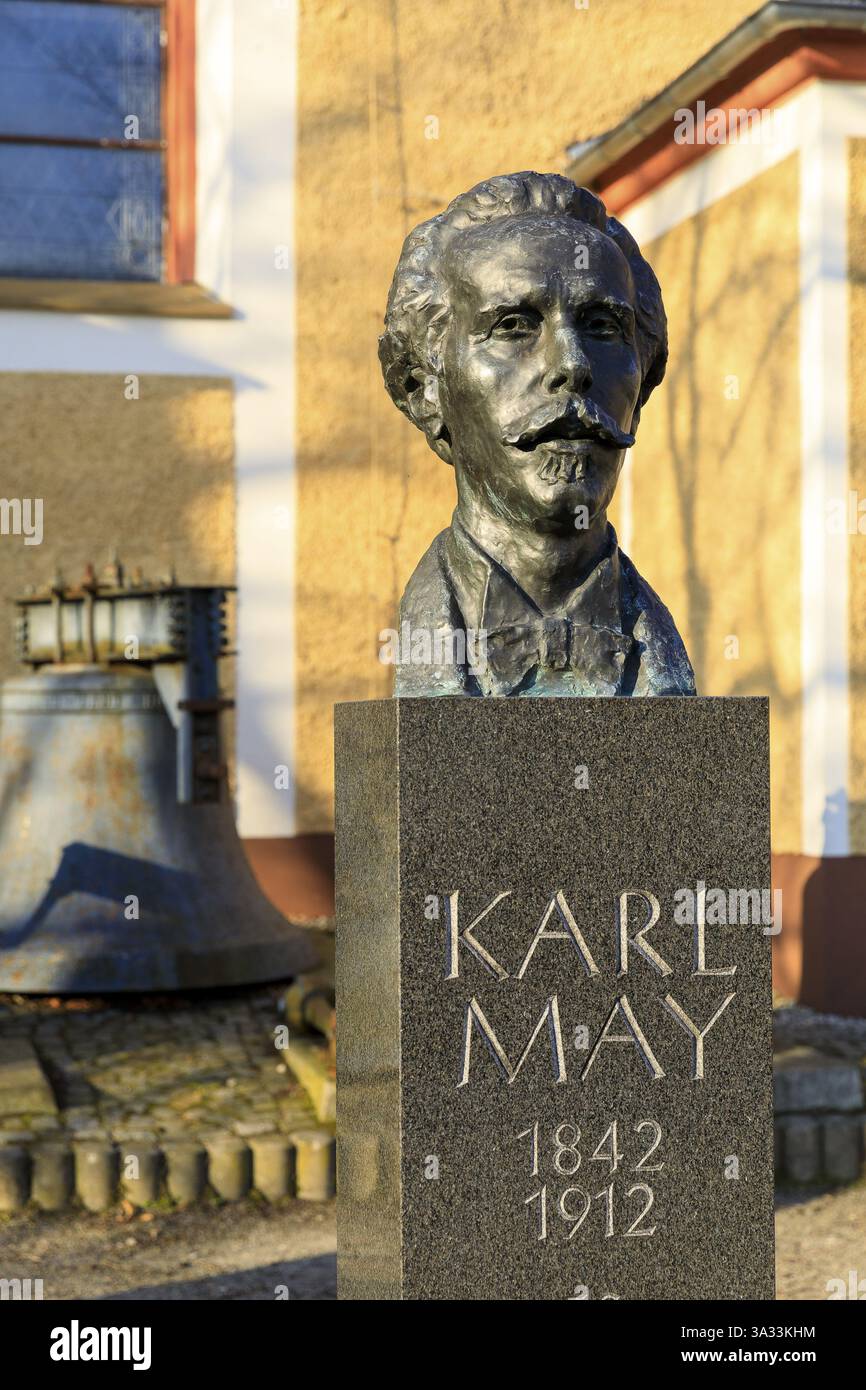 Bust of Karl May with biographical data and inscription Es sei Friede, in front of the Trinitatis Church on the Neumarkt in Ernstthal, Hohenstein-Erns Stock Photo