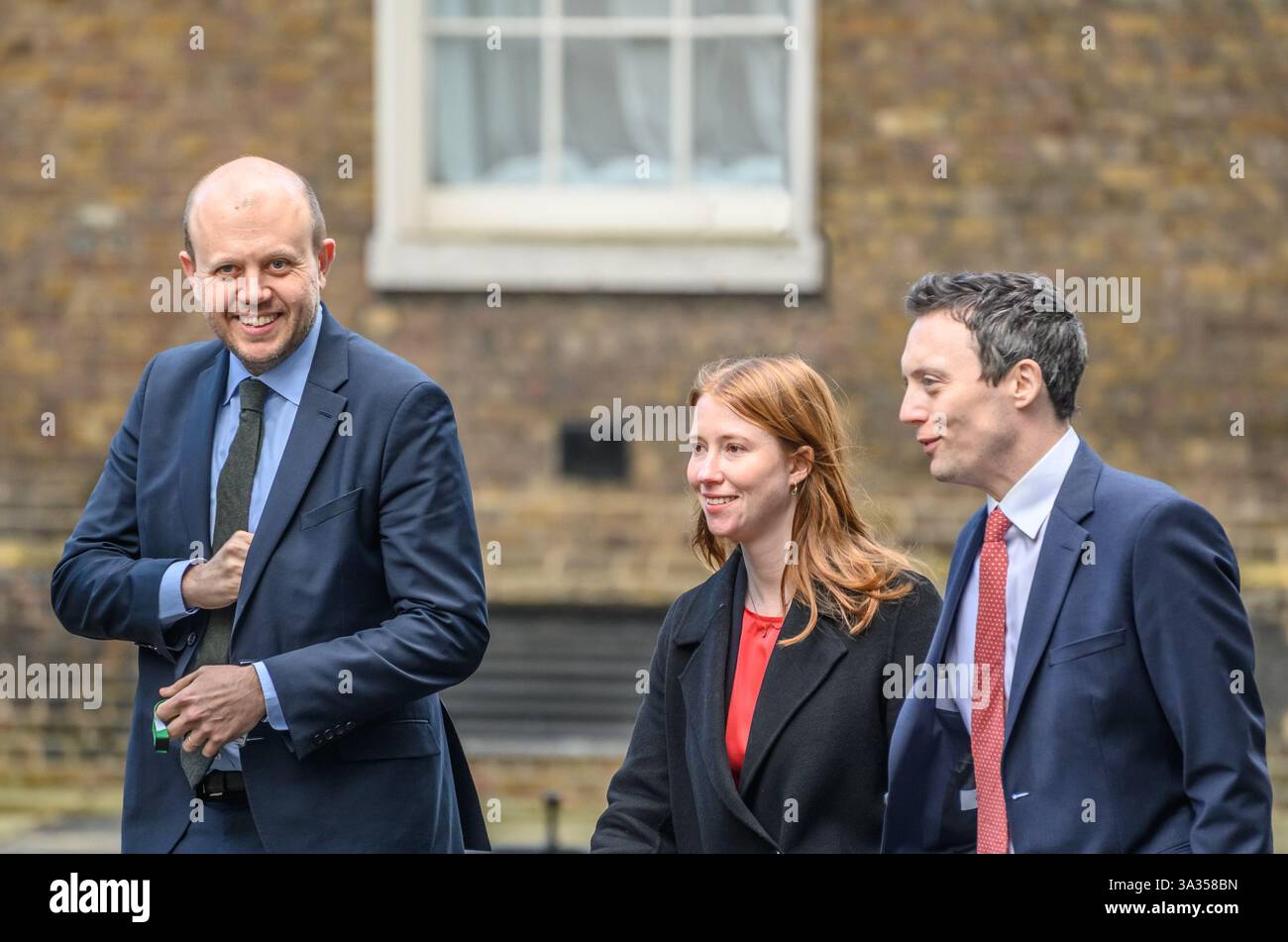 Joe Powell MP (Lab: Kensington and Bayswater), Helena Dollimore MP (Lab: Hastings and Rye) and Matthew Patrick MP (Lab: Wirral West) in Downing Street Stock Photo