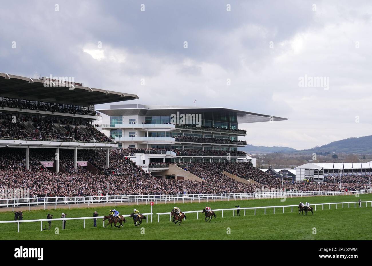 Runners and riders during the JCB Triumph Hurdle on day four of the ...