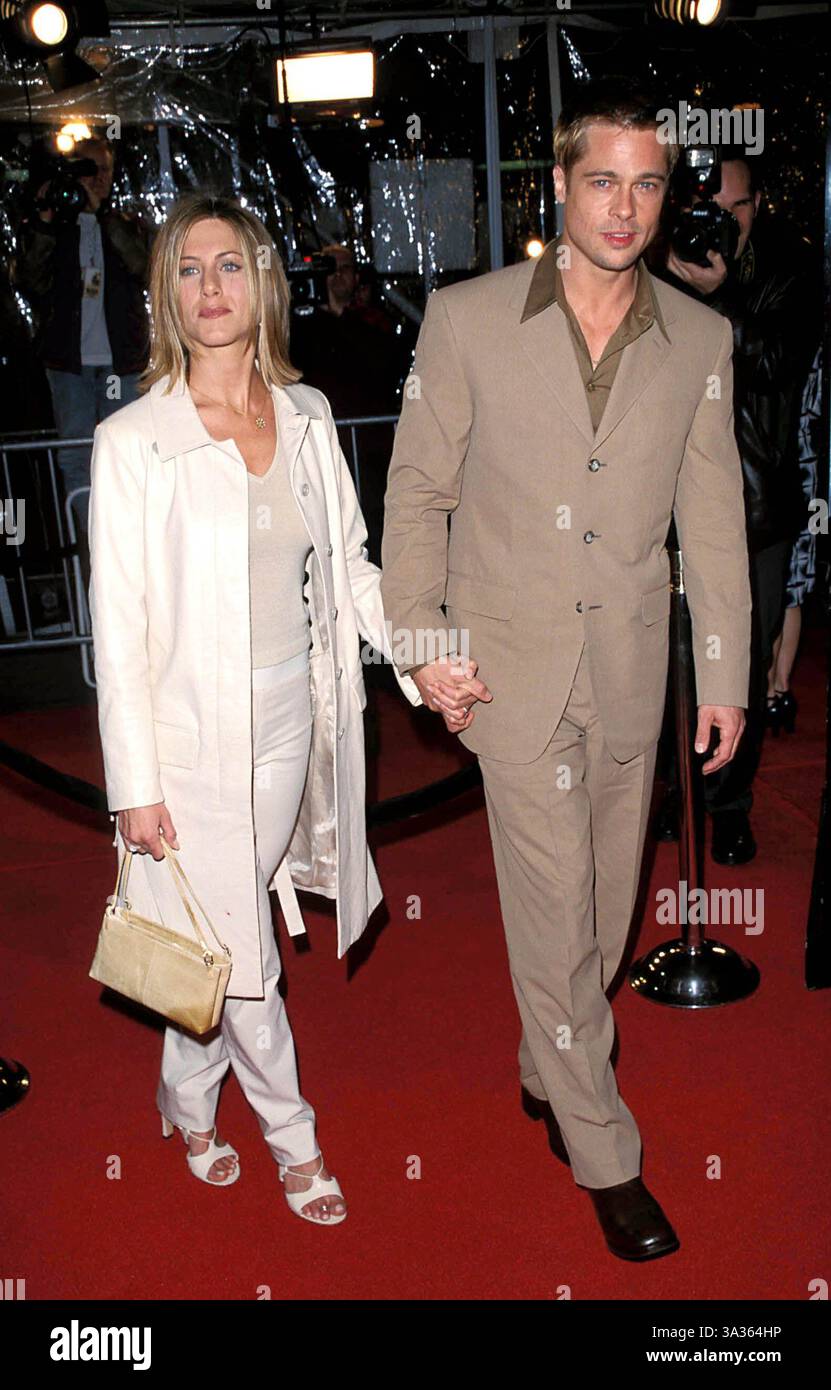 Jennifer aniston brad pitt mexican hi-res stock photography and images -  Alamy, image size:831x1390