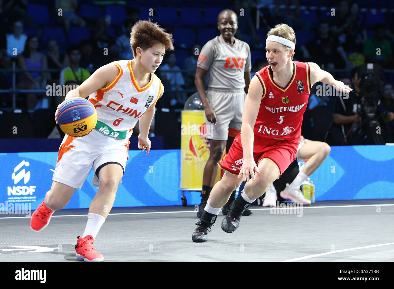 Bangkok, Thailand. 14th Mar, 2025. Wang Jiaxin (L) of China vies with ...