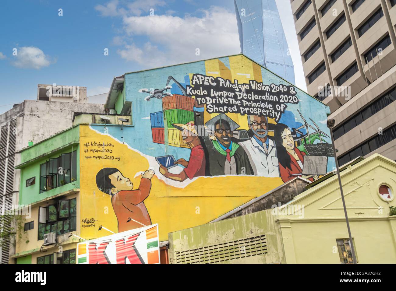 Kuala Lumpur mural by Edmund Low Yew Mun, Nestwo, in collaboration with Unifi Mobile -  Asia-Pacific Economic Cooperation (APEC) summit in 2020 Stock Photo