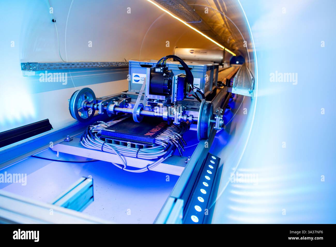 Hyperloop Experiment Leer campus hi-res stock photography and images - Alamy