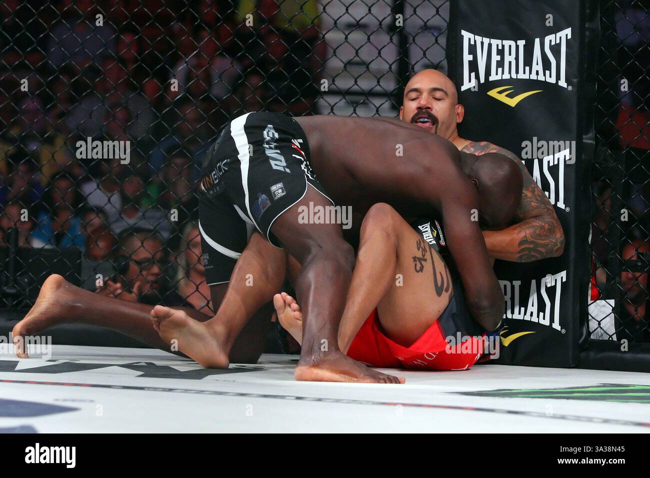 Lakers ask LaVar Ball to tone down criticisms of Luke Walton – Daily News, image size:1300x956