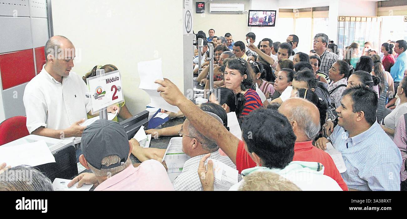 Sept. 6, 2014 - Colombia - VILLAVICENCIO SEP 24 DE 2013. PAGO DE IMPUESTO PREDIAL EN LA ALCALDIA. Cr (Credit Image: © El Tiempo/GDA/ZUMA Wire) Stock Photo
