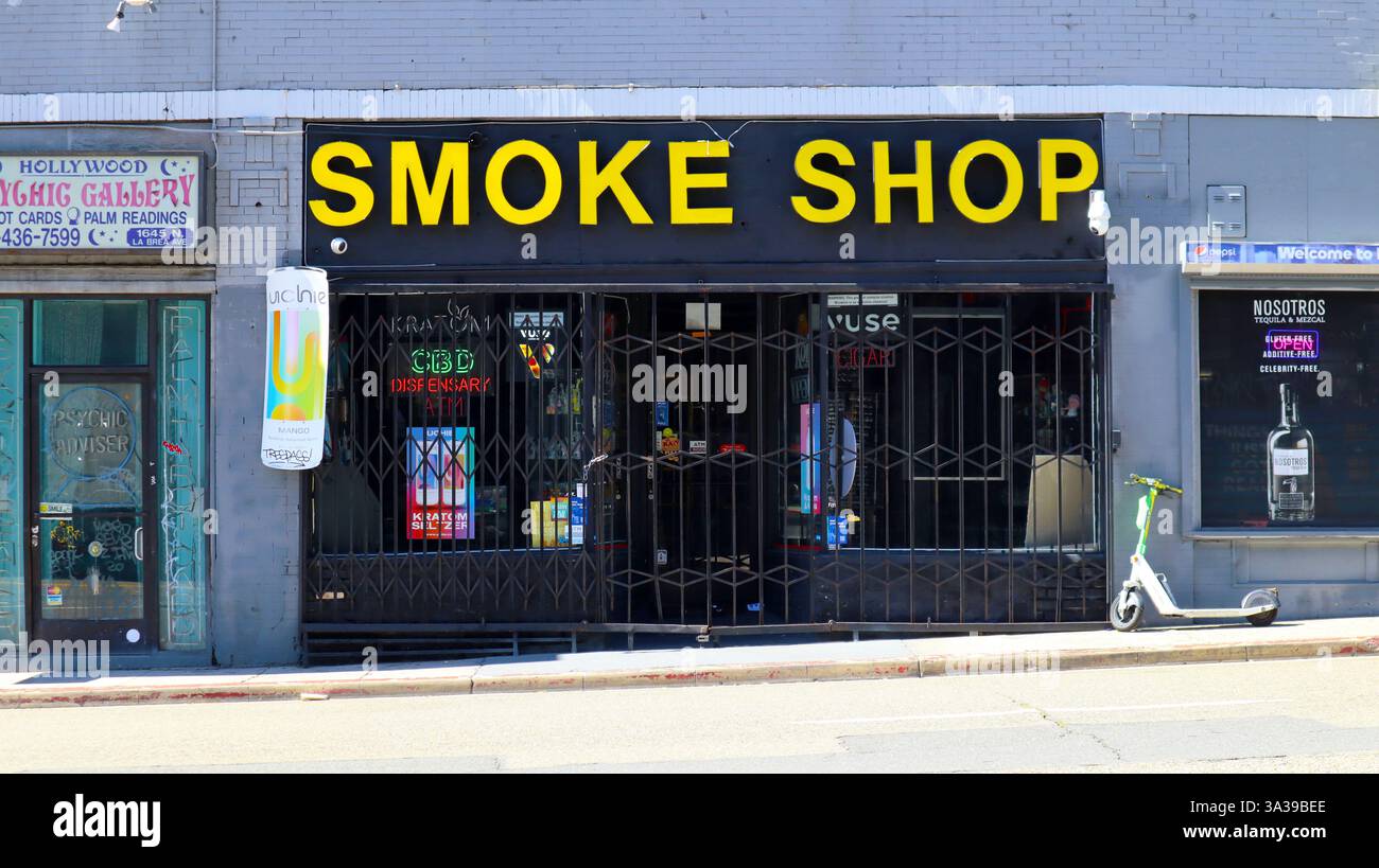 Tobacco shop store hi-res stock photography and images