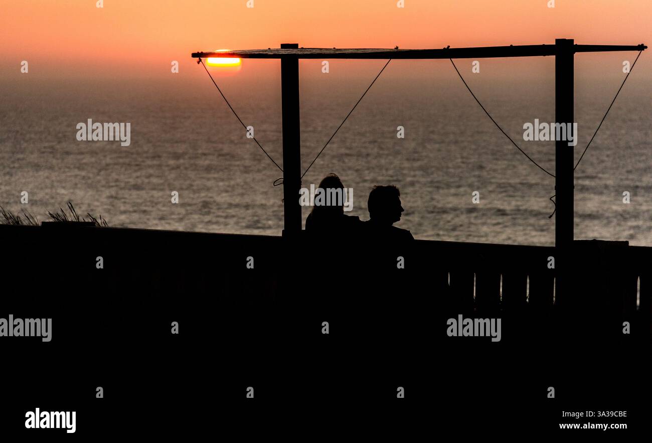 Women skyline silhouette hi-res stock photography and images - Alamy