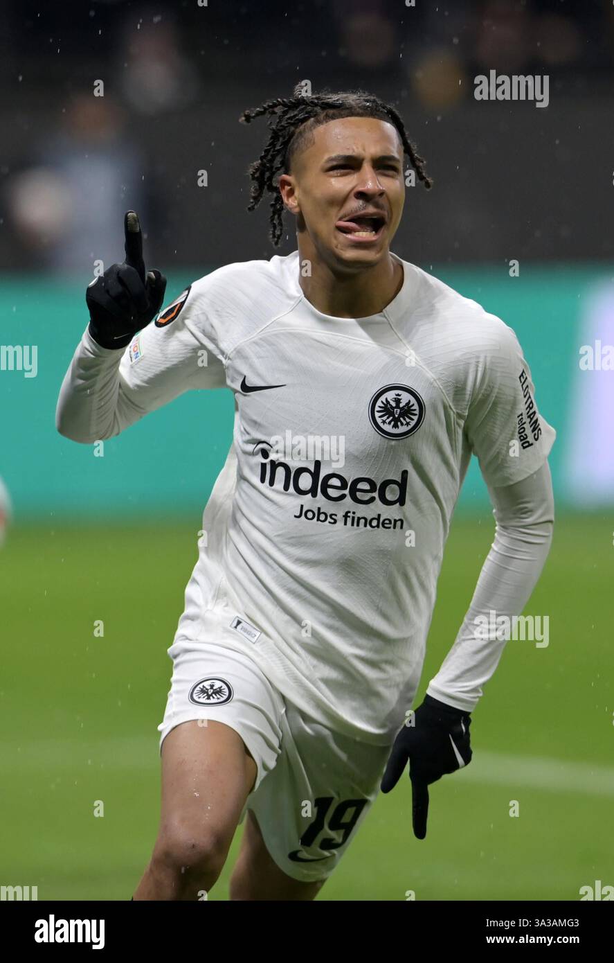 Jean-Matteo Bahoya. jubelt über sein Tor zum 1:0 fotografiert beim ...
