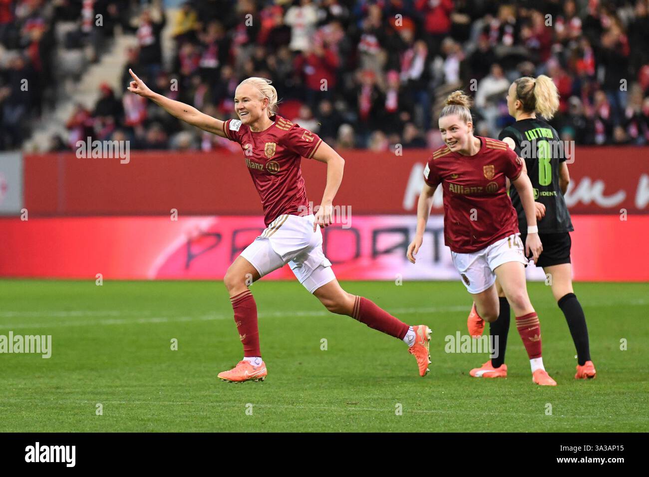 Pernille Harder (21 Bayern) jubelt ?ber das Tor zum 20 beim Google Pixel Frauen Bundesligaspiel