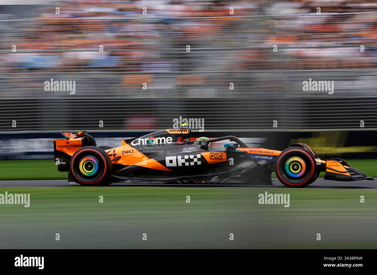 (250315) -- MELBOURNE, March 15, 2025 (Xinhua) -- McLaren's driver ...