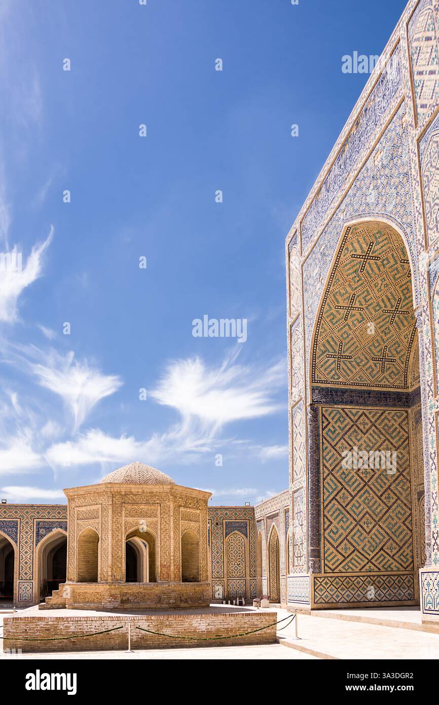 The entrance to the mosque and octagonal structure in the internal ...
