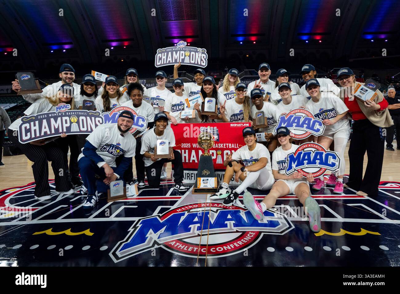 Fairfield poses for a photo following the NCAA college basketball game in the championship of