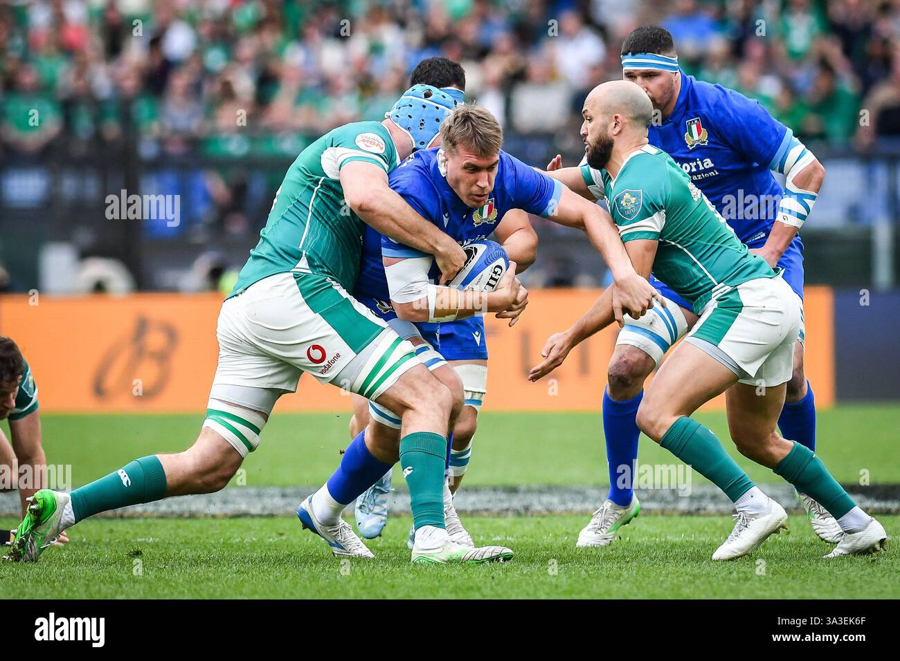 Federico Ruzza Rugby Federico RUZZA of Italy and Jamison GIBSON-PARK of Ireland during the ...