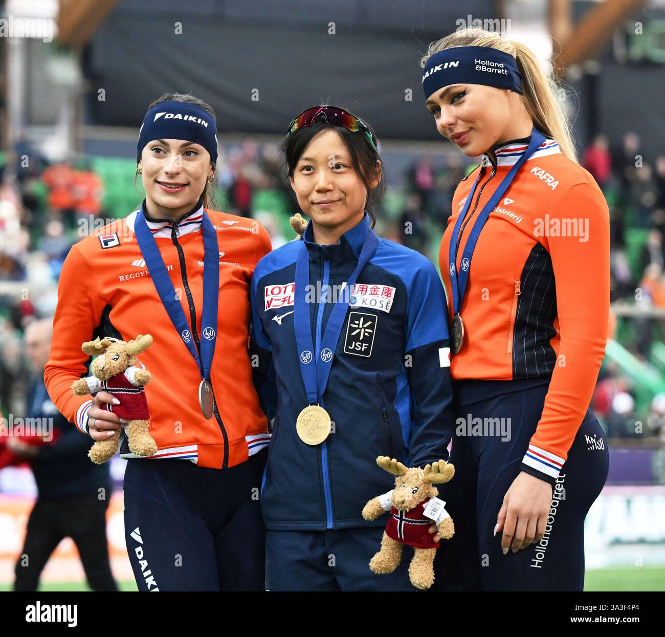 (L to R）Netherlands' Femke Bol, silver, Japan's Miho Takagi. Gold, and ...