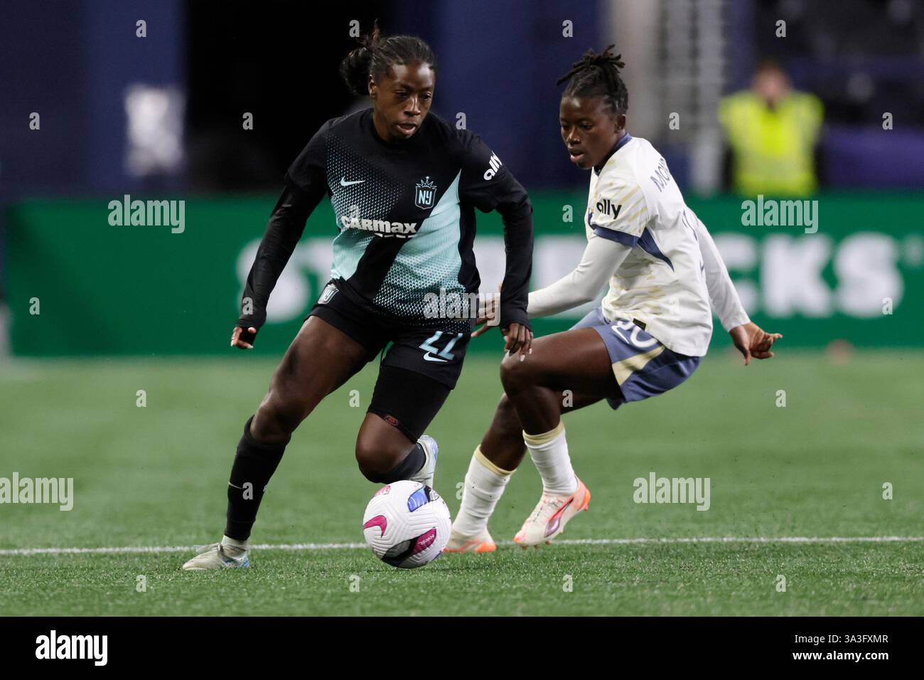 Mandy Freeman NJ/NY Gotham FC defender Mandy Freeman, left, controls the ball with ...