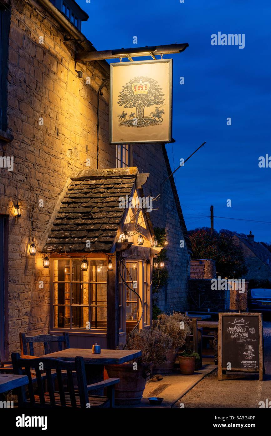 The Royal Oak pub at dusk. Ramsden, Cotswolds, Oxfordshire, England Stock Photo