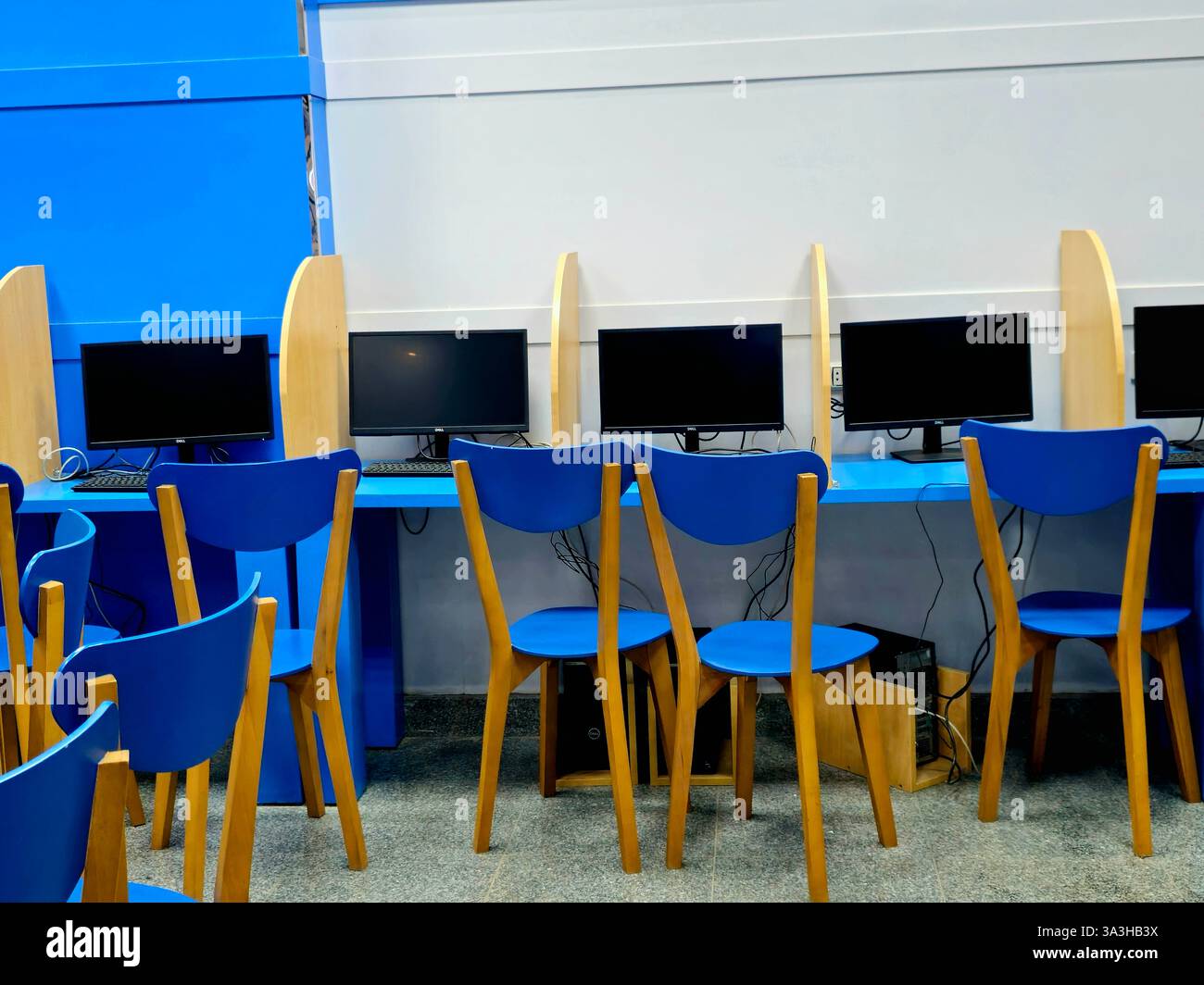 School Computer Lab Stock Computer lab school headphones hi-res stock photography and images - Alamy