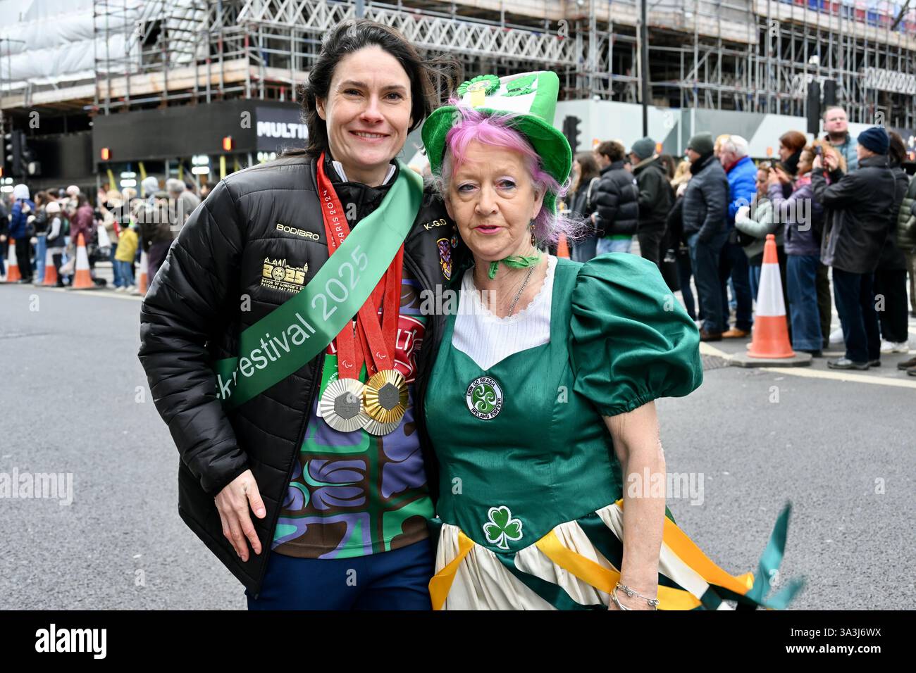 Para cyclist hi-res stock photography and images - Alamy, image size:1300x956