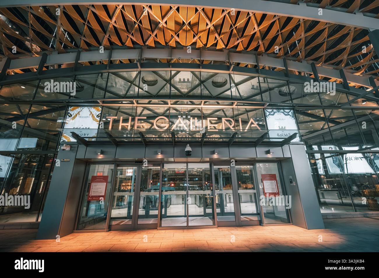 Abu dhabi shopping mall entrance hi-res stock photography and images ...