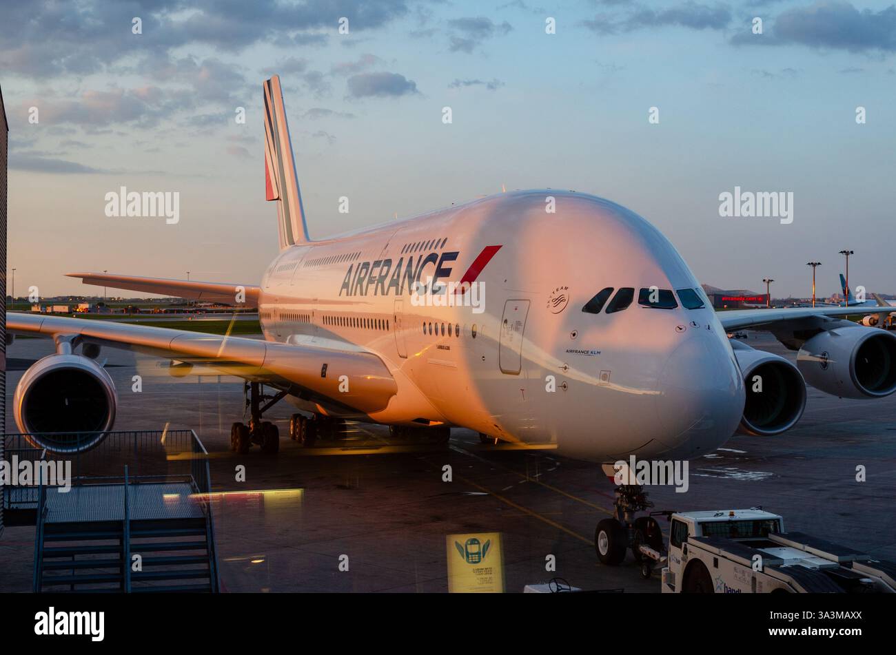 Air france airbus a380 hi-res stock photography and images