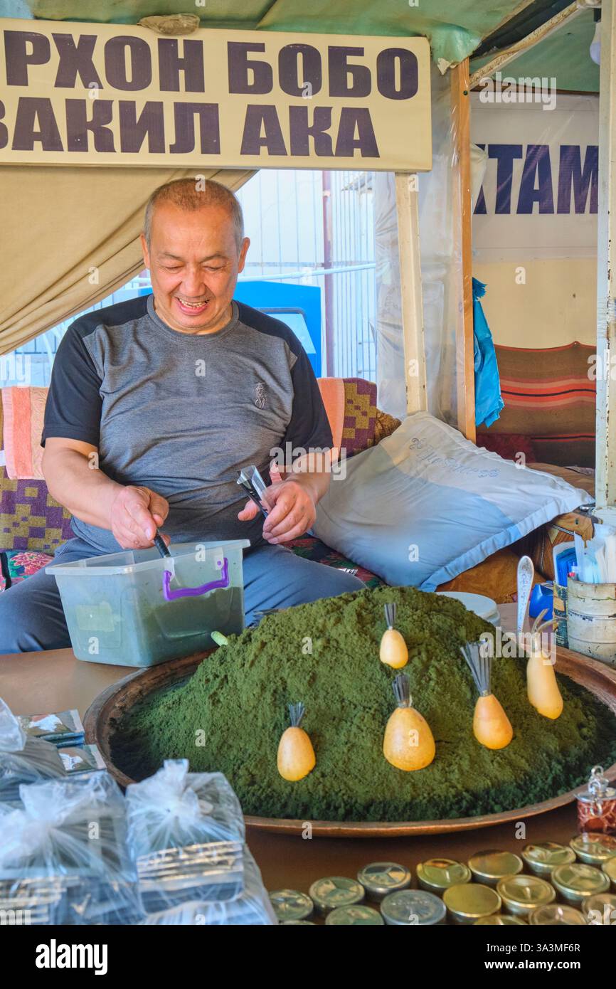 uzbekistan tobacco Bazaar tobacco hi-res stock photography and images