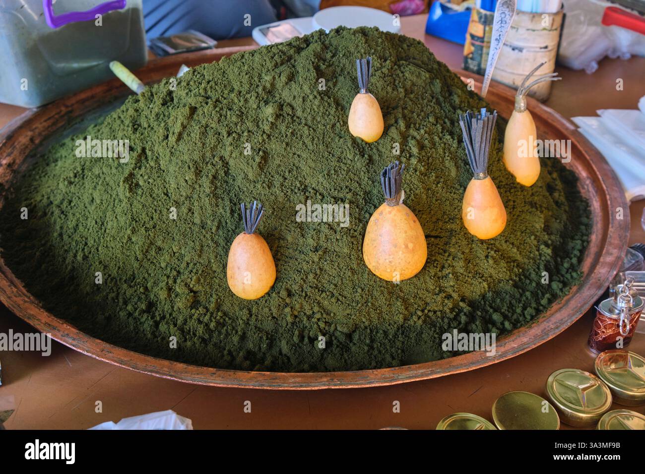Naswar hi-res stock photography and images