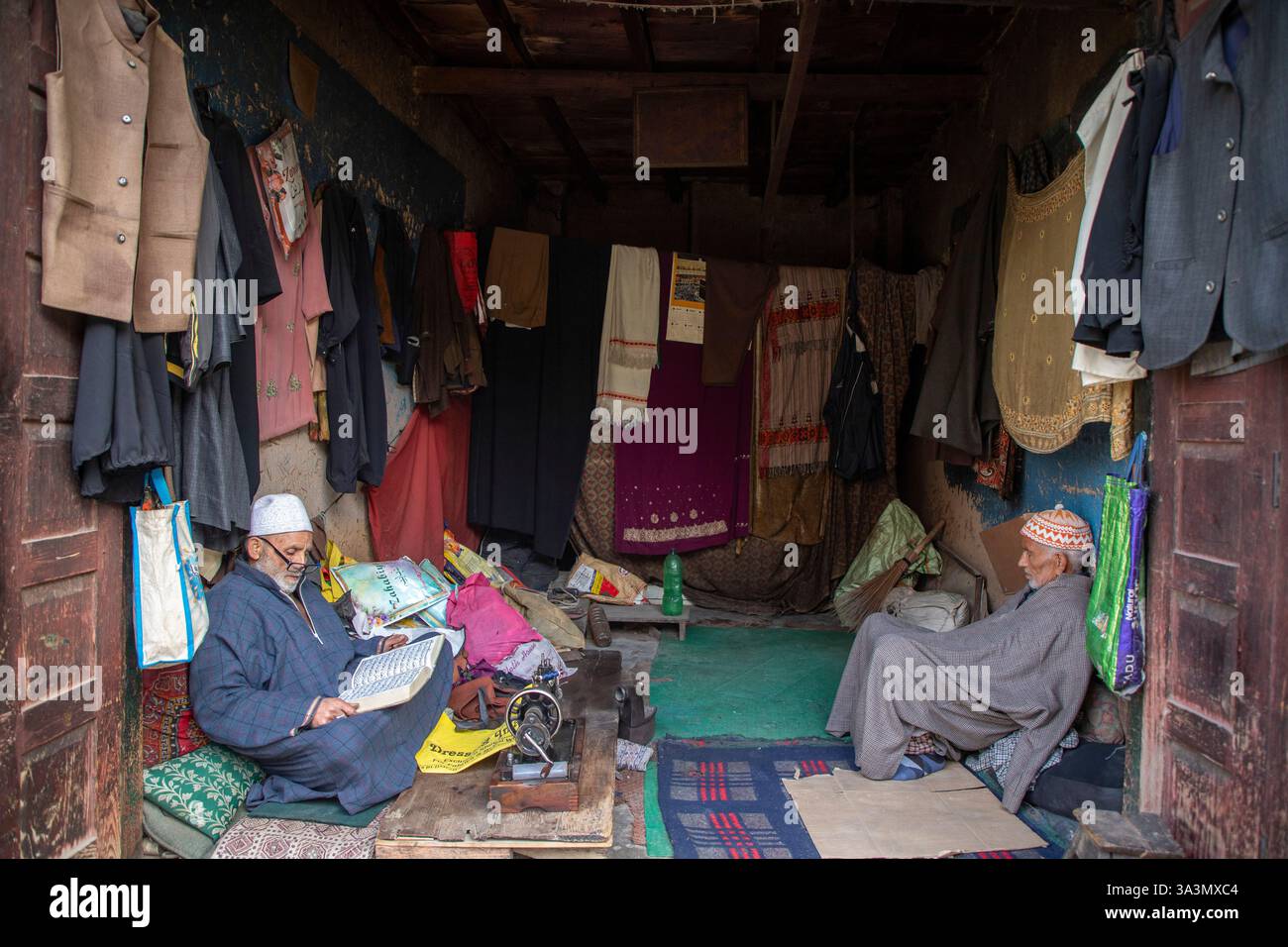 Srinagar, India. 17th Mar, 2025. A Kashmiri elderly man (L) reads Holy ...