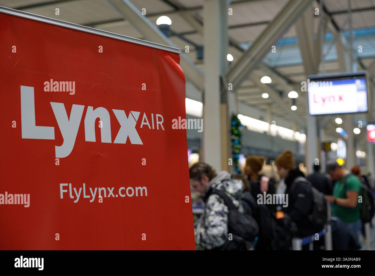 Winter flight line operations hi-res stock photography and images - Alamy