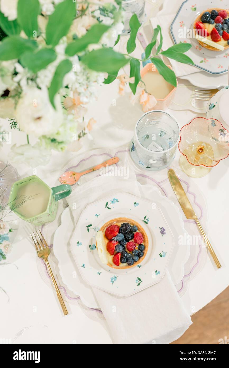 Stylish table setting sweet hi-res stock photography and images - Alamy