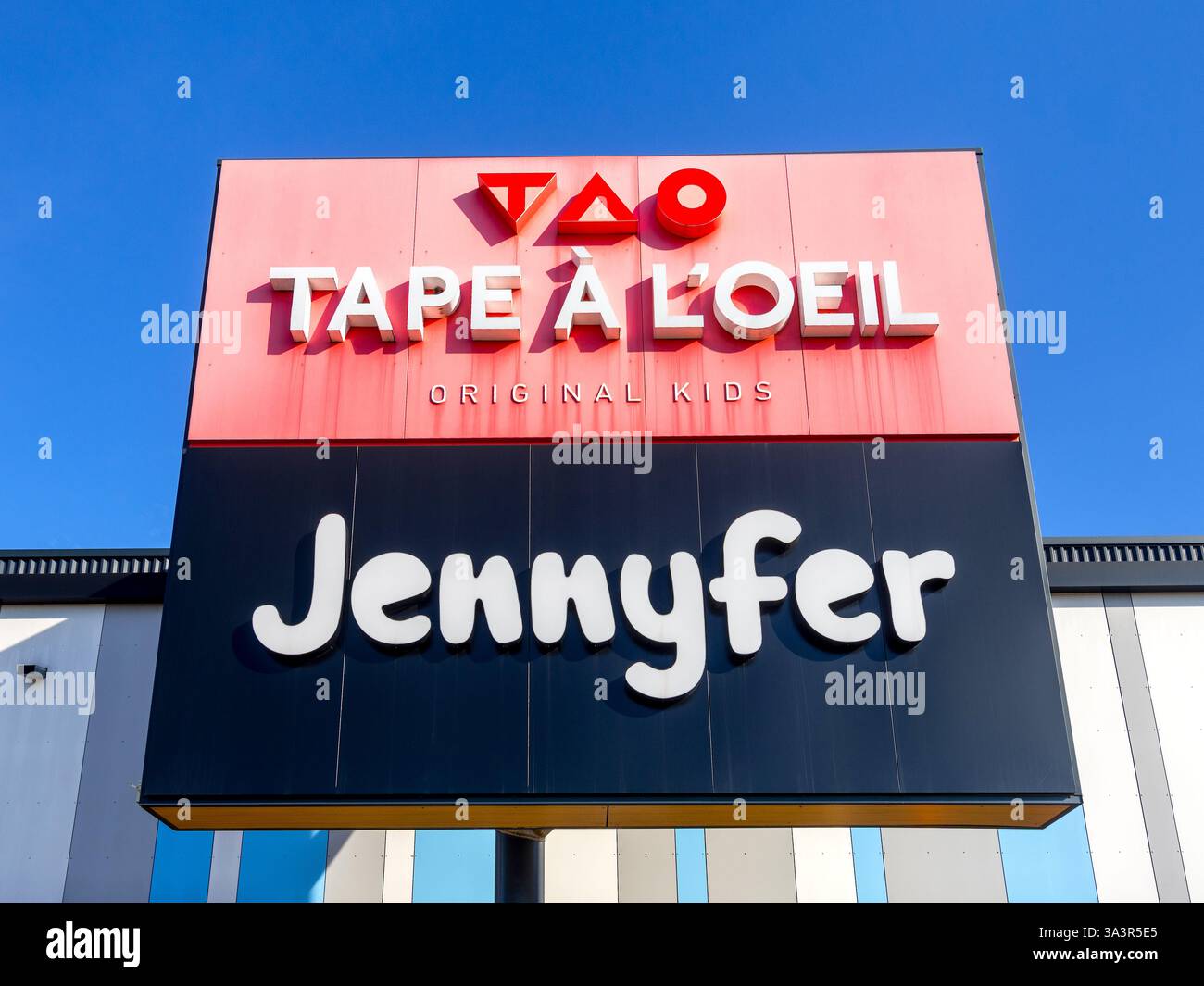Company sigh and name of "Jennyfer" youth and childrens clothing store - Chatellerault, Vienne (86), France. Stock Photo