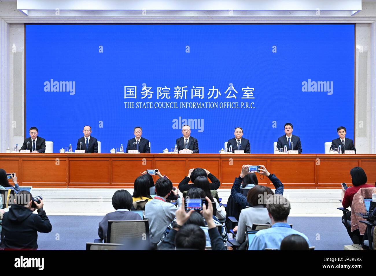(250317) -- BEIJING, March 17, 2025 (Xinhua) -- The State Council Information Office holds a press conference on boosting consumption in Beijing, capital of China, March 17, 2025. (Xinhua/Li Xin) Stock Photo