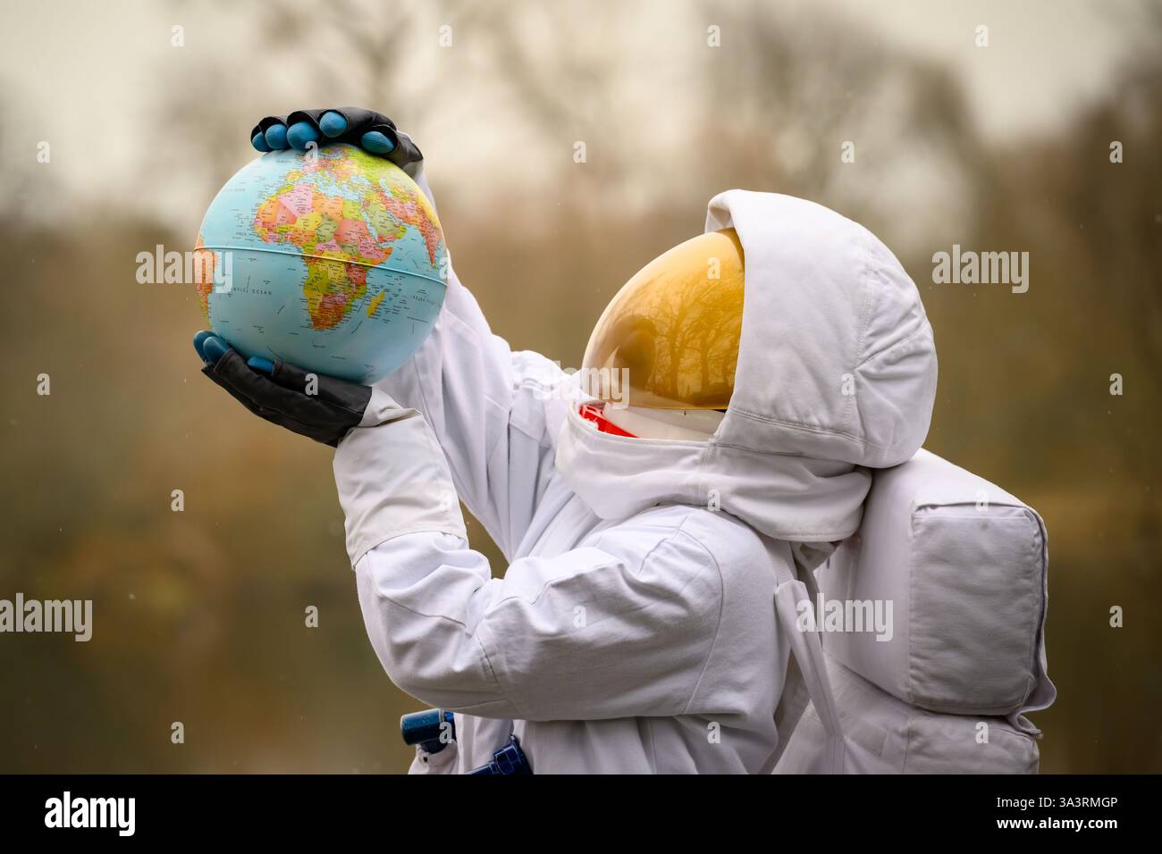 Edinburgh Science Festival returns from 5 – 20 April with a programme that’s both down to earth, and out of this world. The 2025 theme ‘Spaceship Eart Stock Photo