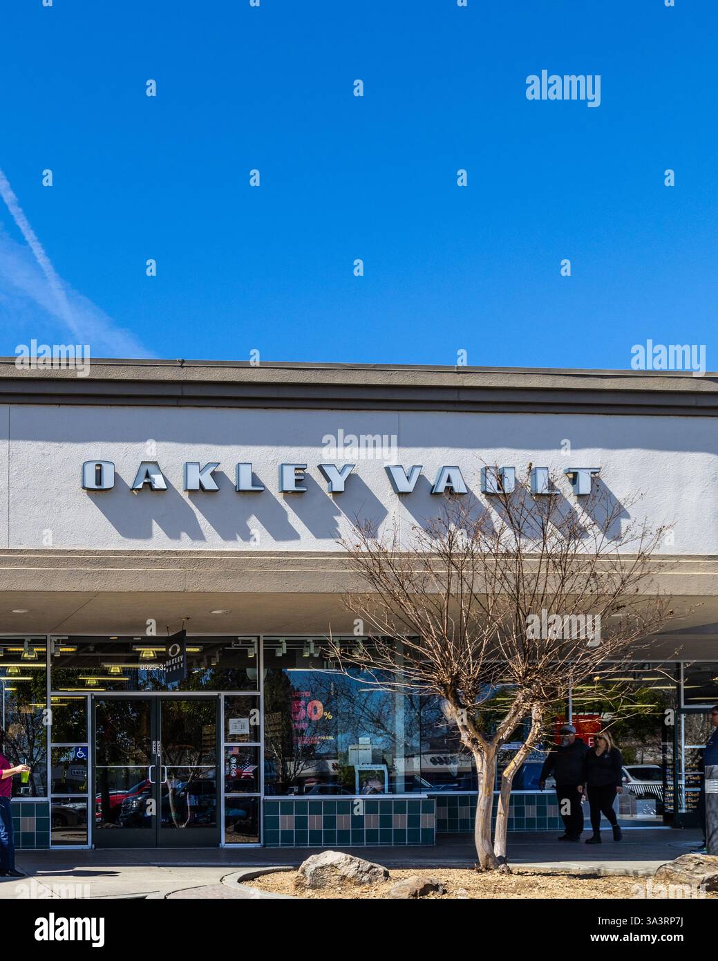 Oakley outlet hi-res stock photography and images - Alamy