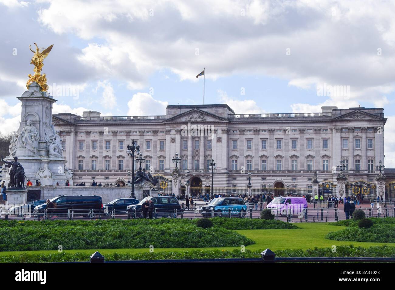 London UK 27th February 2025 Buckingham Palace And Victoria Memorial London Uk 27th February 2025 Buckingham Palace And Victoria Memorial Credit Vuk Valcicalamy 3A3T0X8 