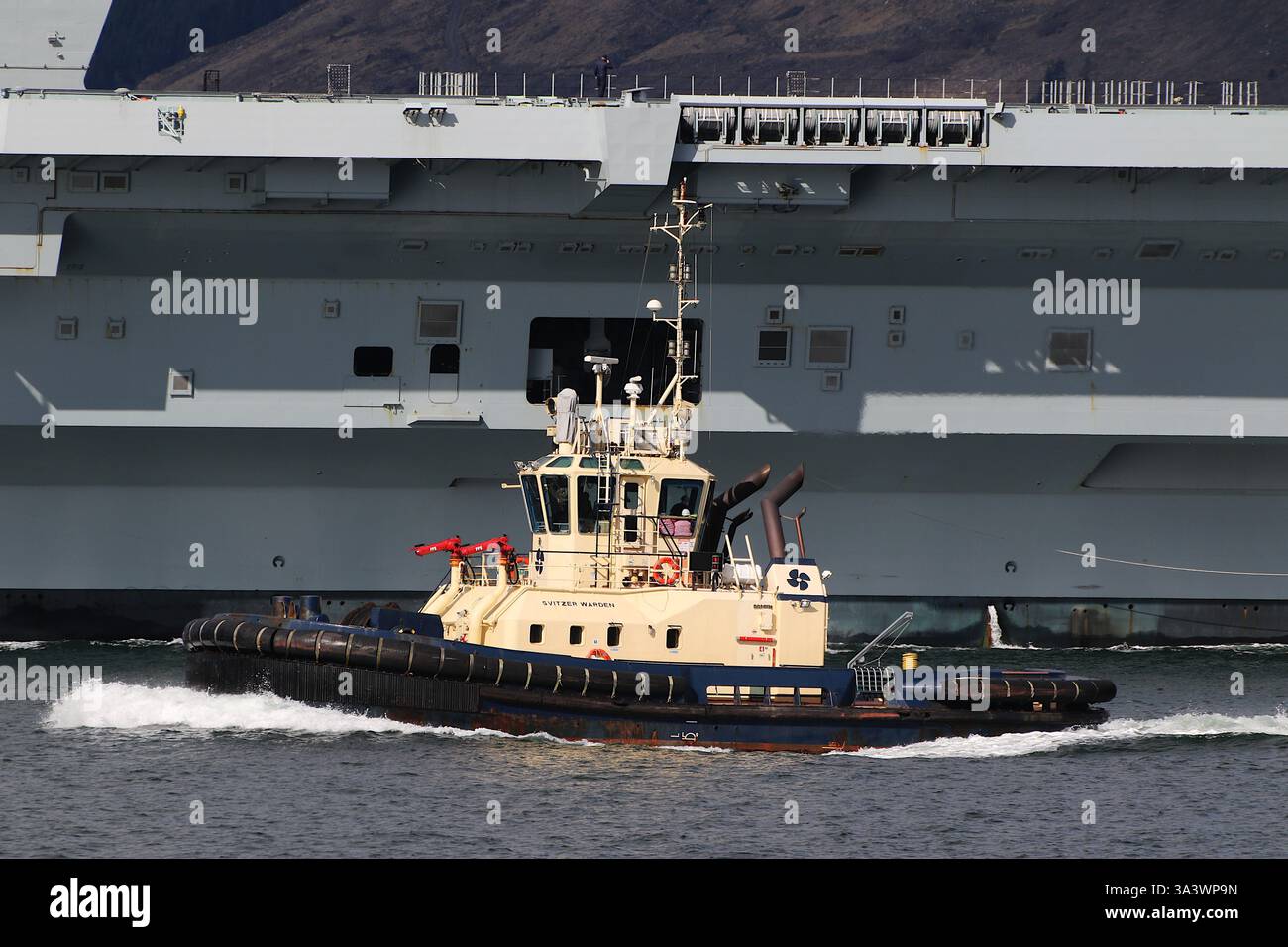 Jinsi va shimsiz qizlar Erkak kiber terisi bilan ayolni sikadi.