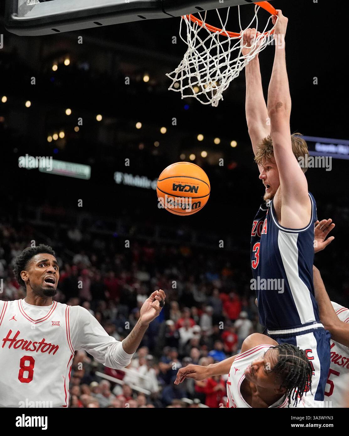 Kansas Dunks MAR 15 2025: Arizona Wildcats forward Henri Veesaar (13) slam dunks the ...