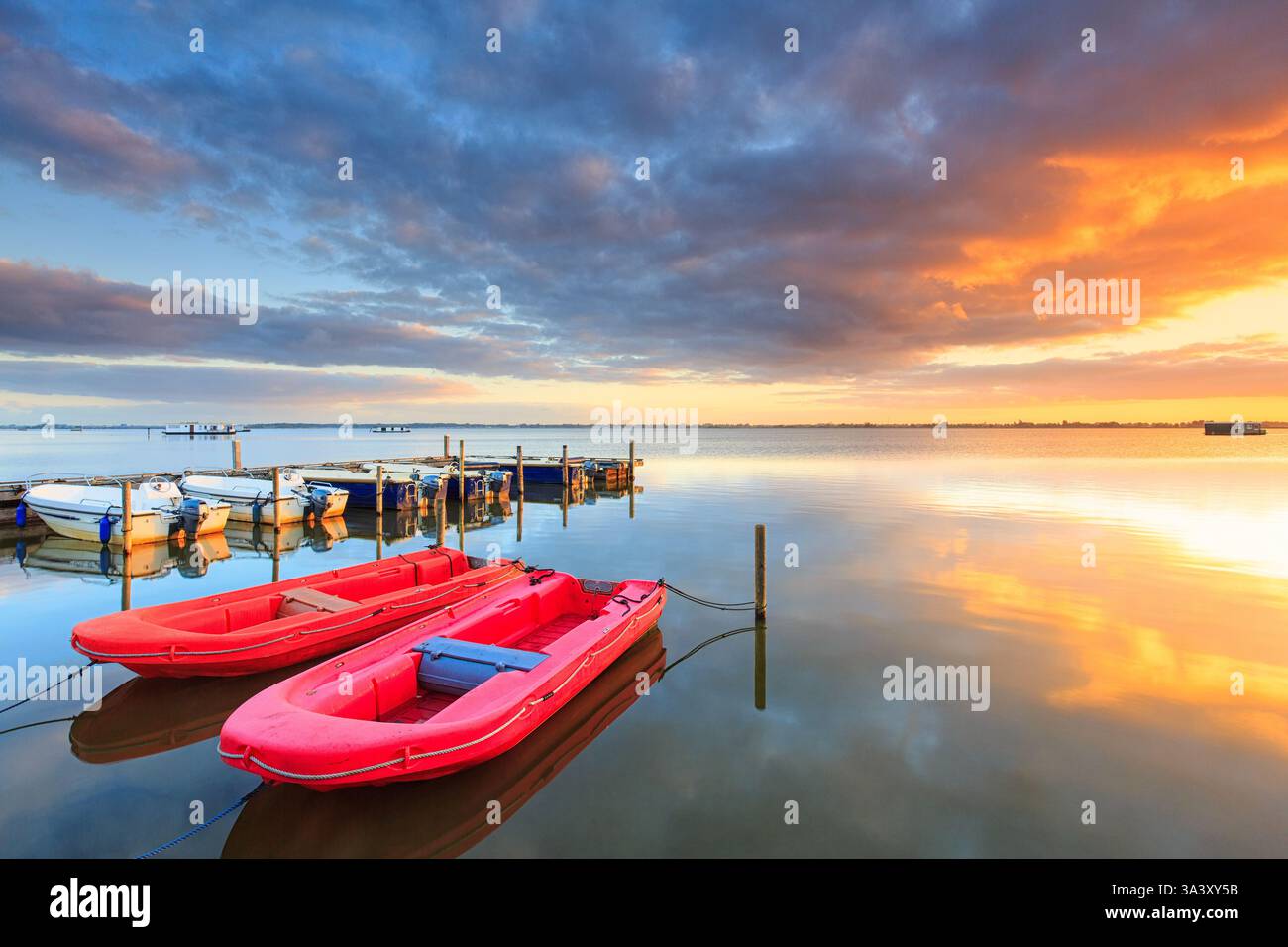Sunset over lake beautiful view hi-res stock photography and images - Alamy