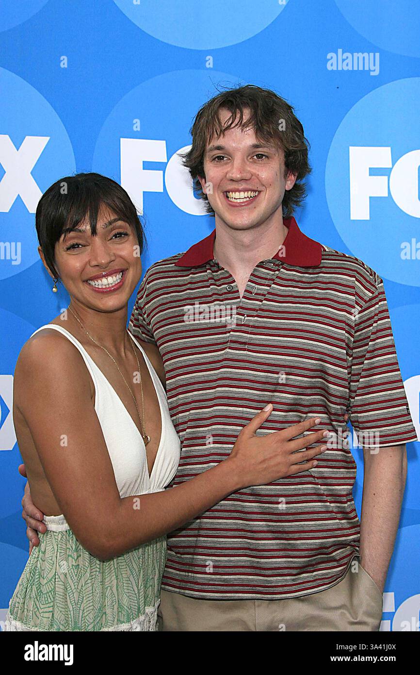 Tamara taylor and eric millegan hi-res stock photography and images - Alamy