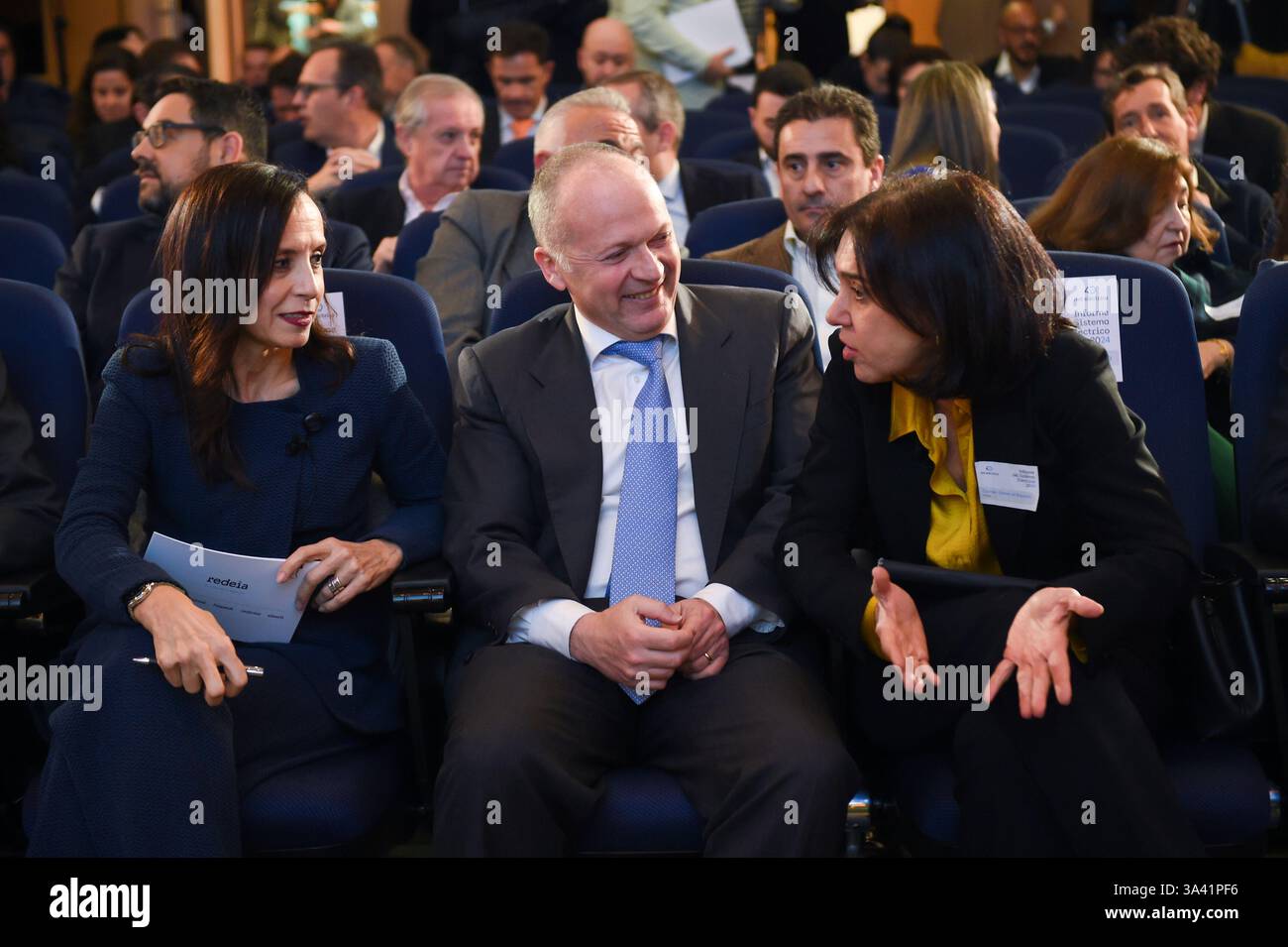 Redeia President Beatriz Corredor (1l) and Redeia CEO Roberto García ...