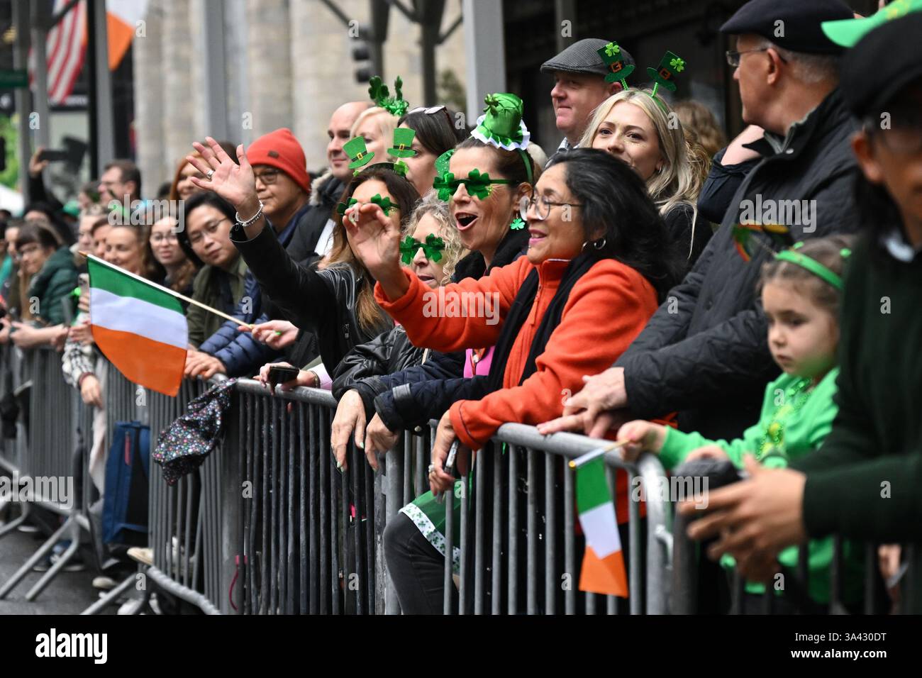 People march in the 264th Annual New York City Saint Patrick's Day ...