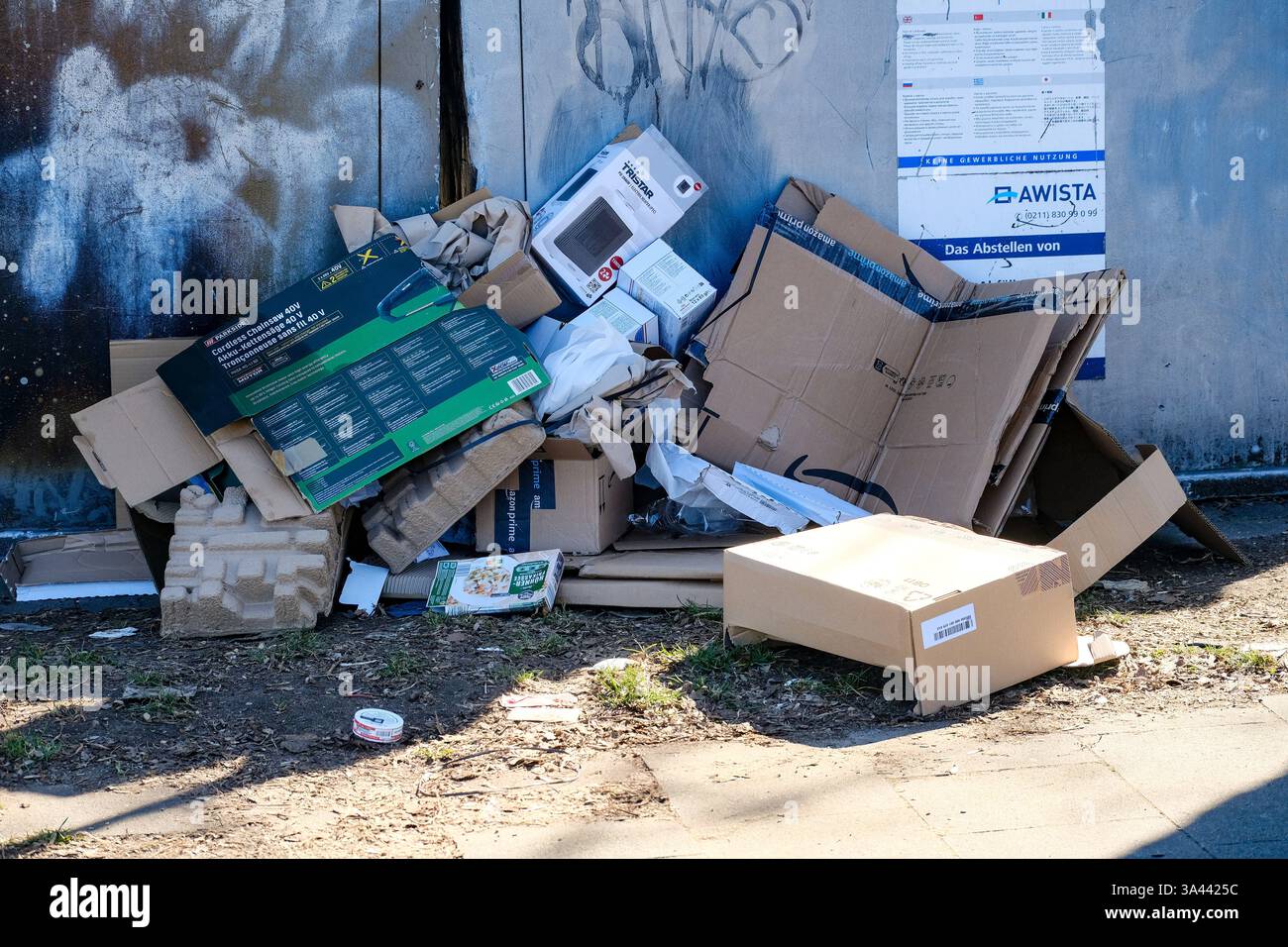 Düsseldorf 18.03.2025 Lieferkettengesetz Recycling Müll Abfall ...