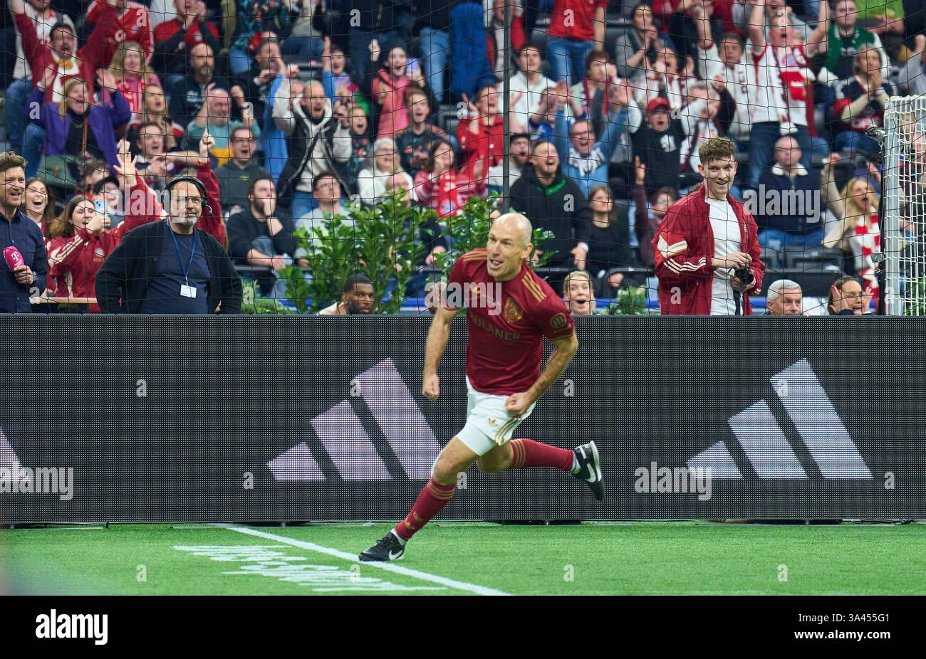 arjen-robben-celebrate-his-goal-at-the-memorial-football-beckenbauer
